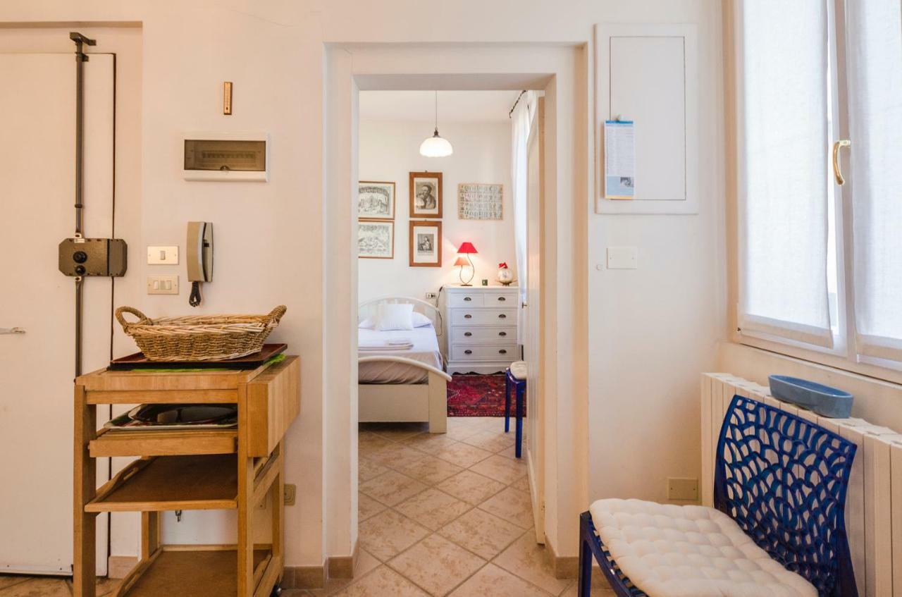 Lupari Apartment, Palazzo Storico Sotto Le Due Torri Bologna Kültér fotó