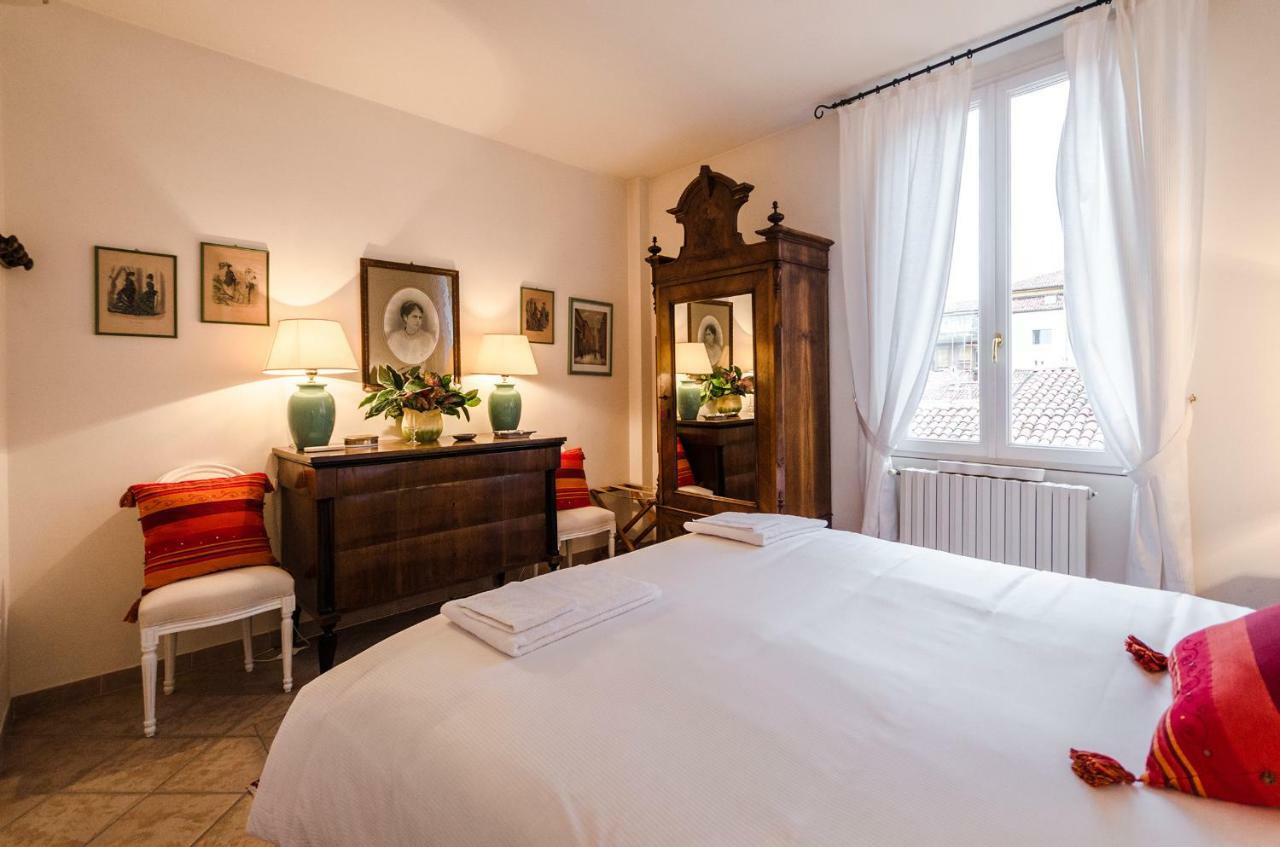 Lupari Apartment, Palazzo Storico Sotto Le Due Torri Bologna Kültér fotó