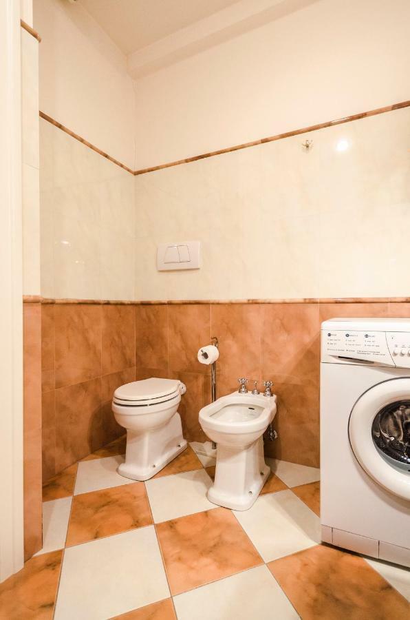 Lupari Apartment, Palazzo Storico Sotto Le Due Torri Bologna Kültér fotó