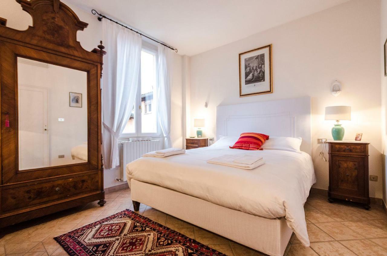 Lupari Apartment, Palazzo Storico Sotto Le Due Torri Bologna Kültér fotó