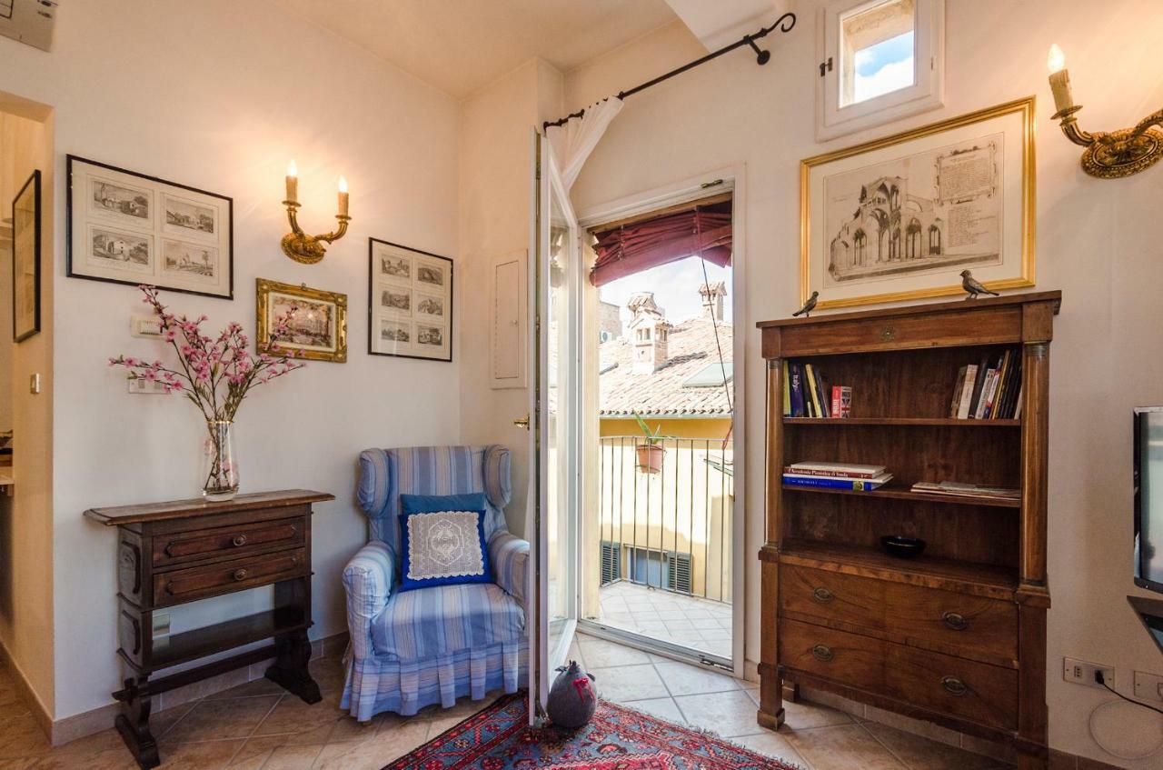 Lupari Apartment, Palazzo Storico Sotto Le Due Torri Bologna Kültér fotó
