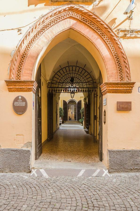 Lupari Apartment, Palazzo Storico Sotto Le Due Torri Bologna Kültér fotó