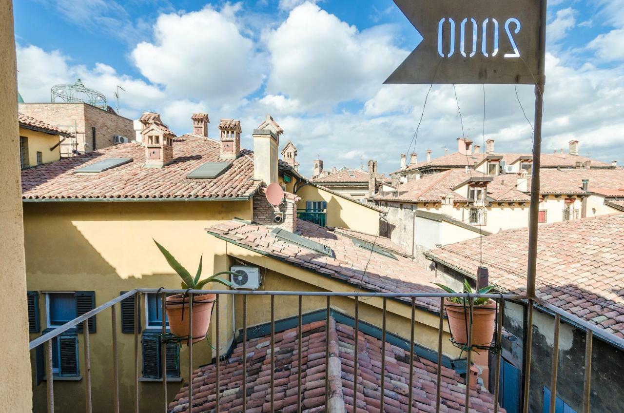 Lupari Apartment, Palazzo Storico Sotto Le Due Torri Bologna Kültér fotó
