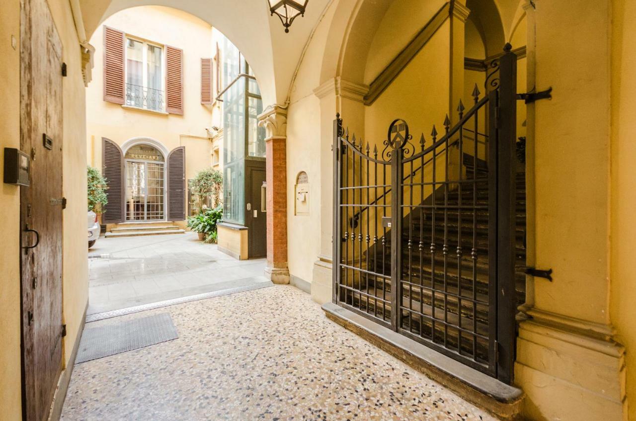 Lupari Apartment, Palazzo Storico Sotto Le Due Torri Bologna Kültér fotó